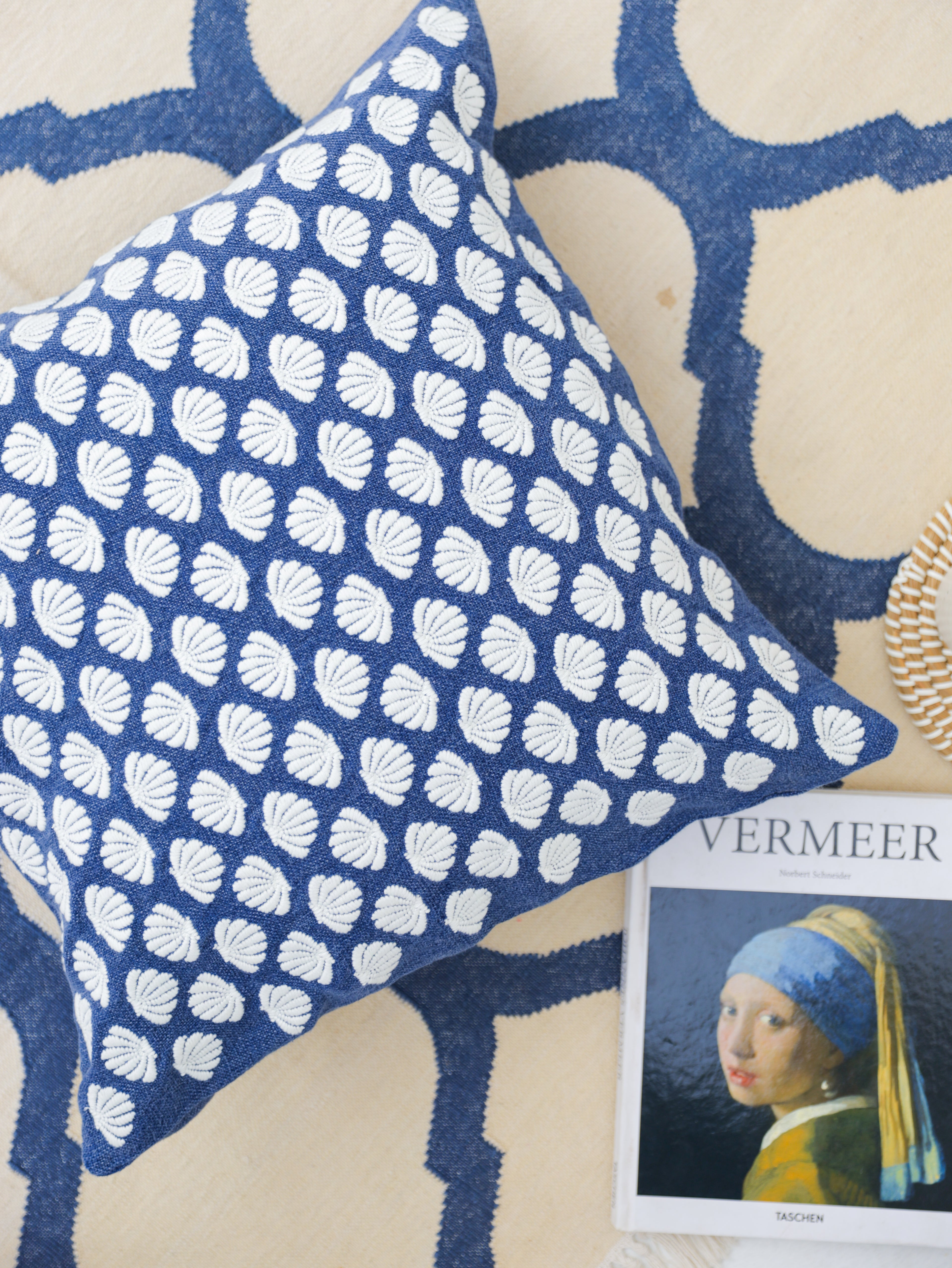 THE DARK BLUE MINI SHELL CUSHION