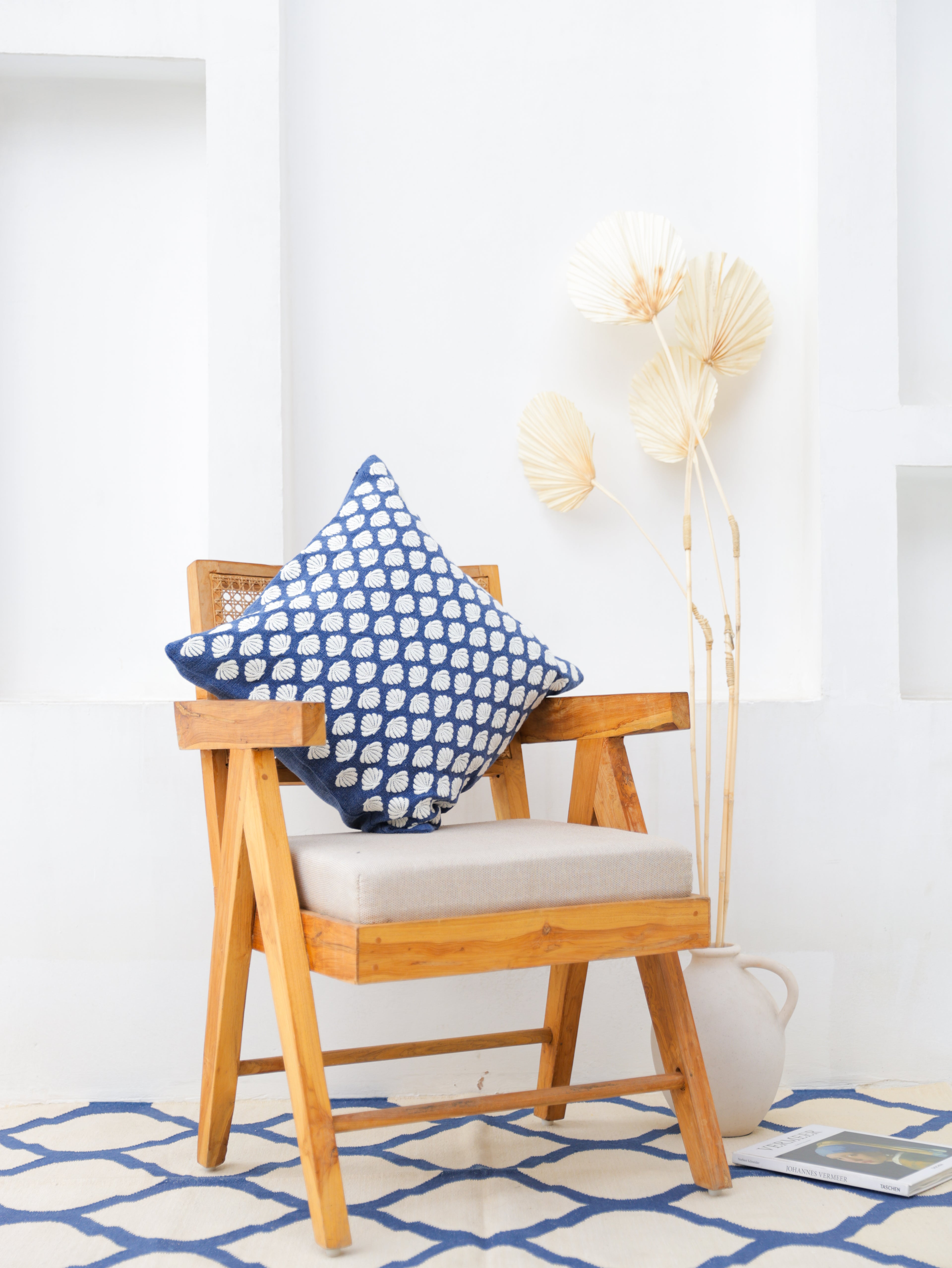 THE DARK BLUE MINI SHELL CUSHION