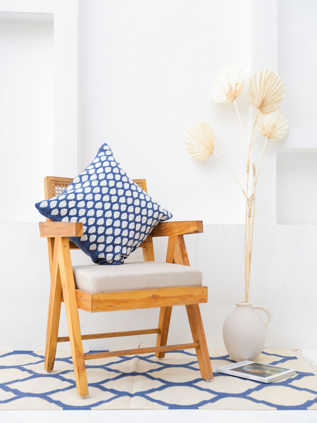 THE DARK BLUE MINI SHELL CUSHION