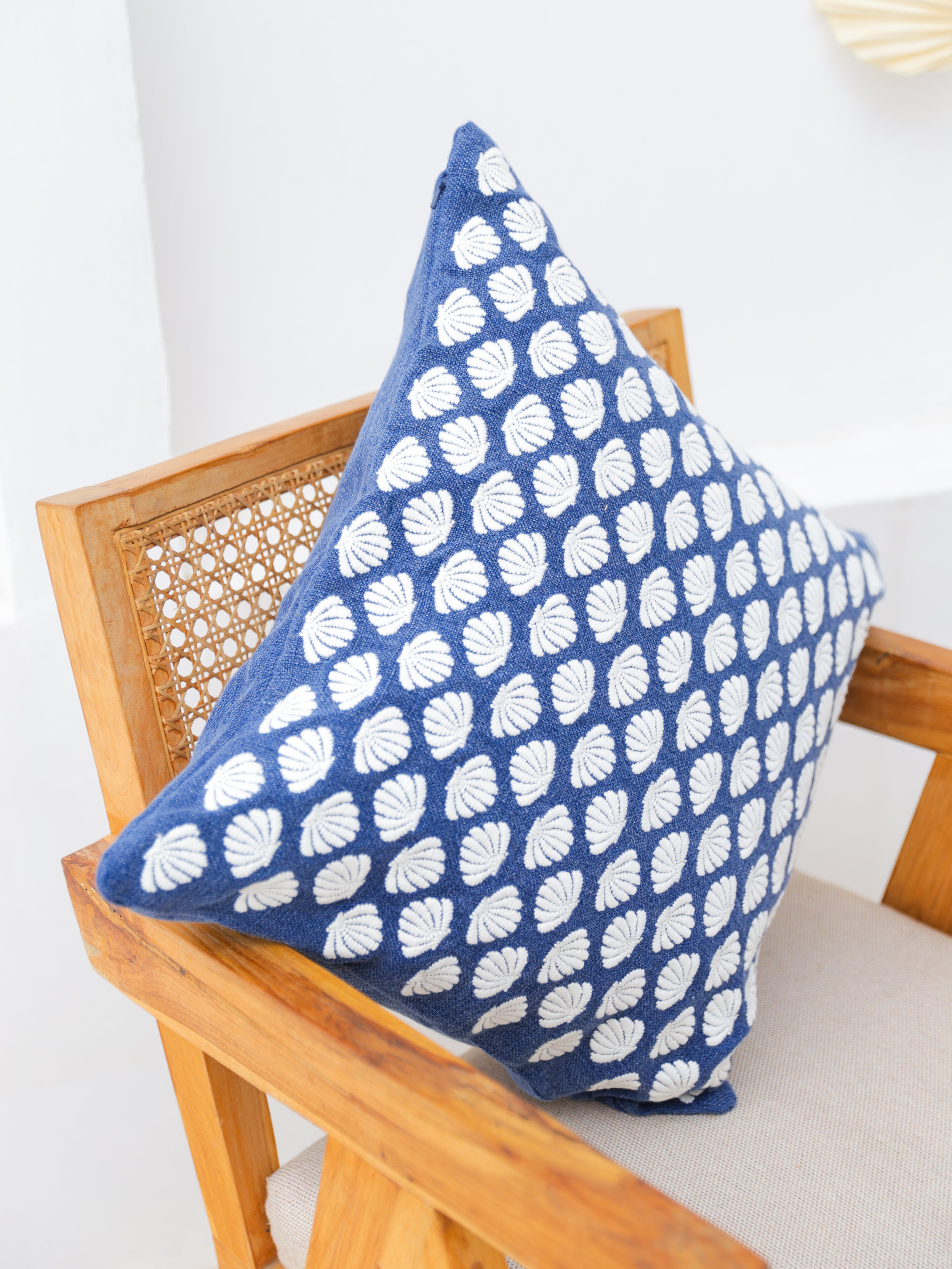 THE DARK BLUE MINI SHELL CUSHION
