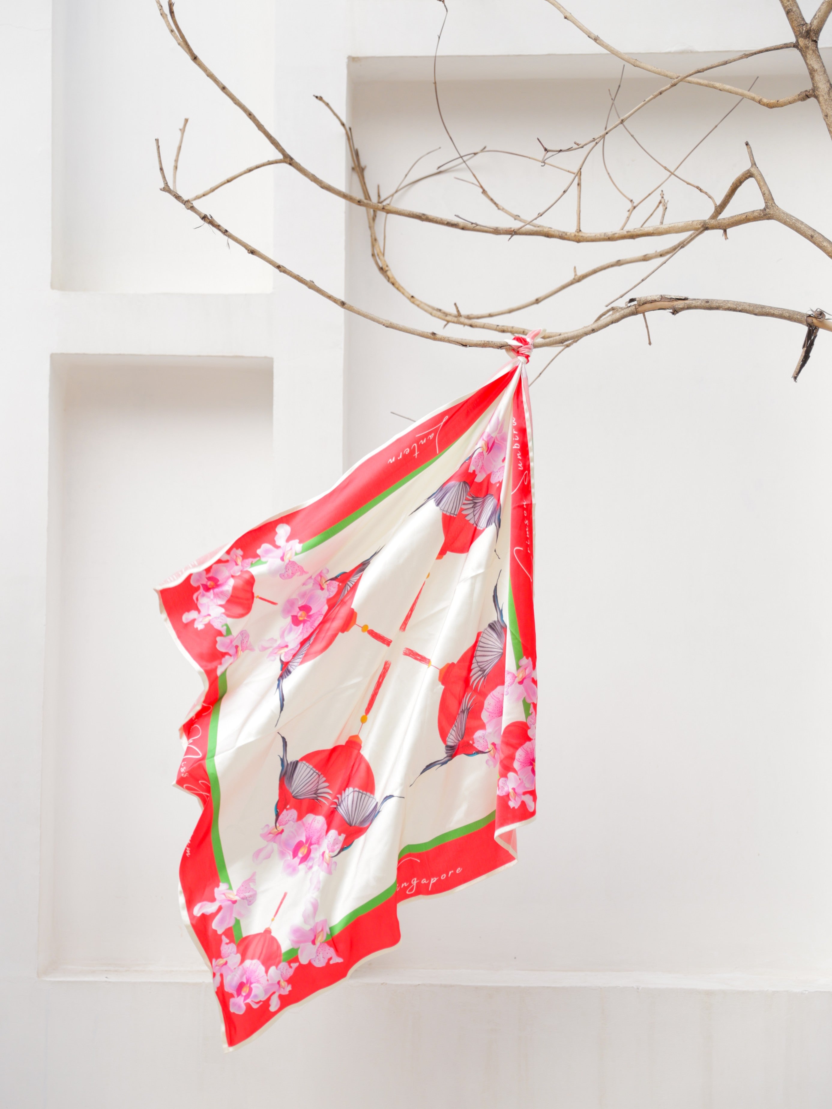 4 LANTERN SCARF GREEN BORDER