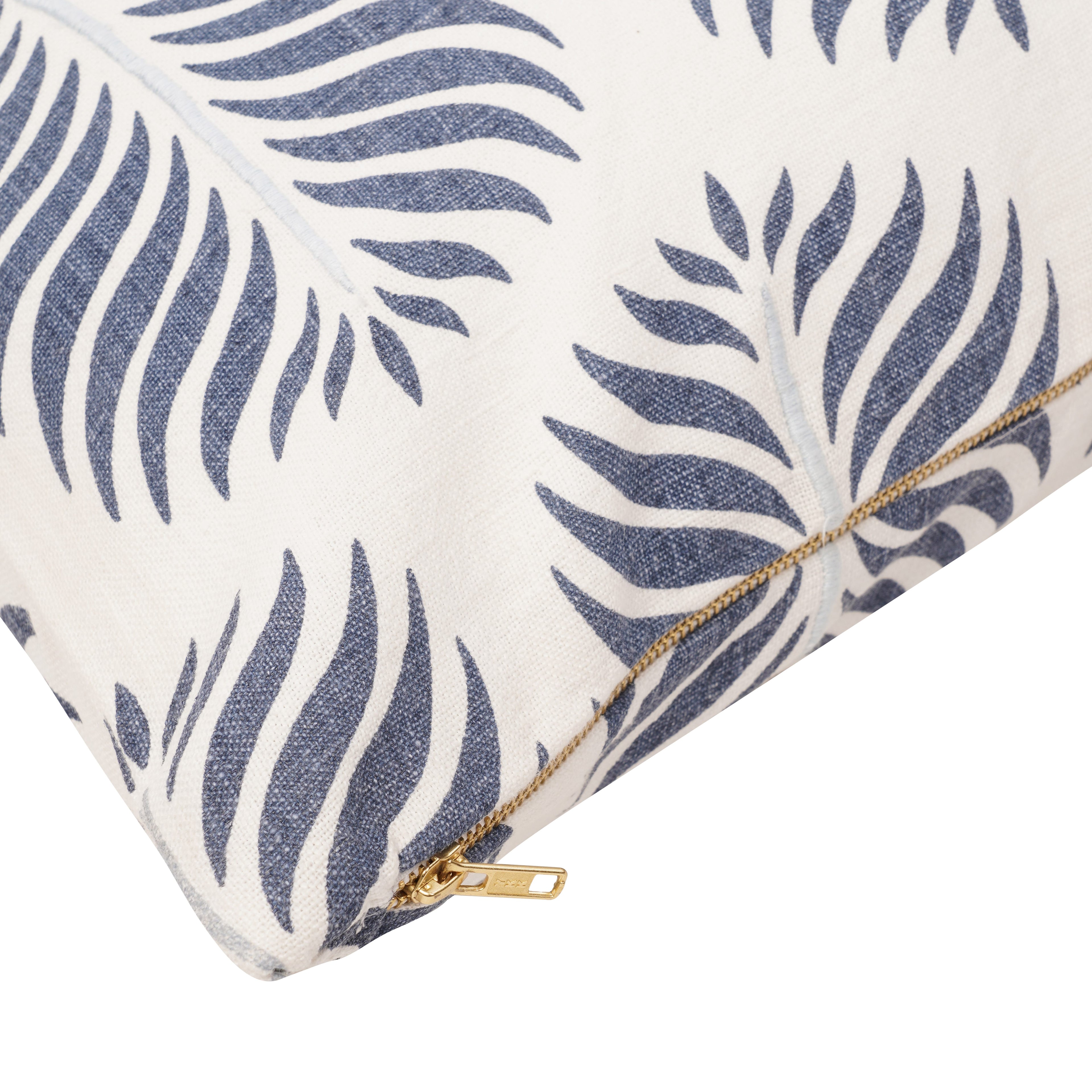 20X20 BLUE  & CREAM  LEAF  PATTERN CUSHION