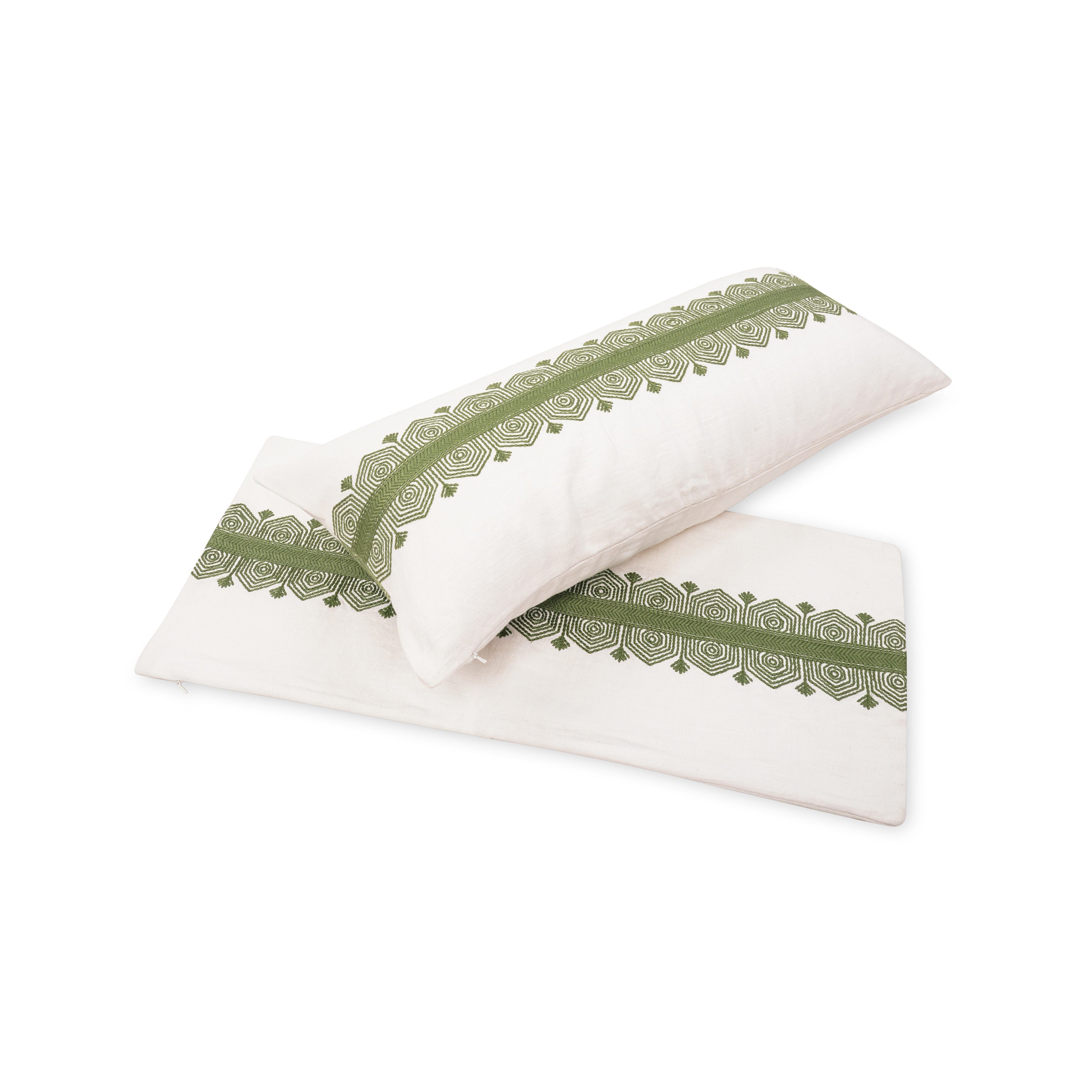 THE BUCKLE CUSHION EMERALD GREEN