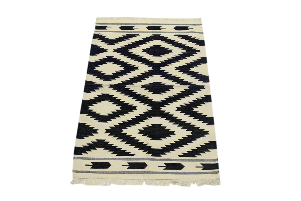 THE ZIGZAG BLACK & WHITE RUG