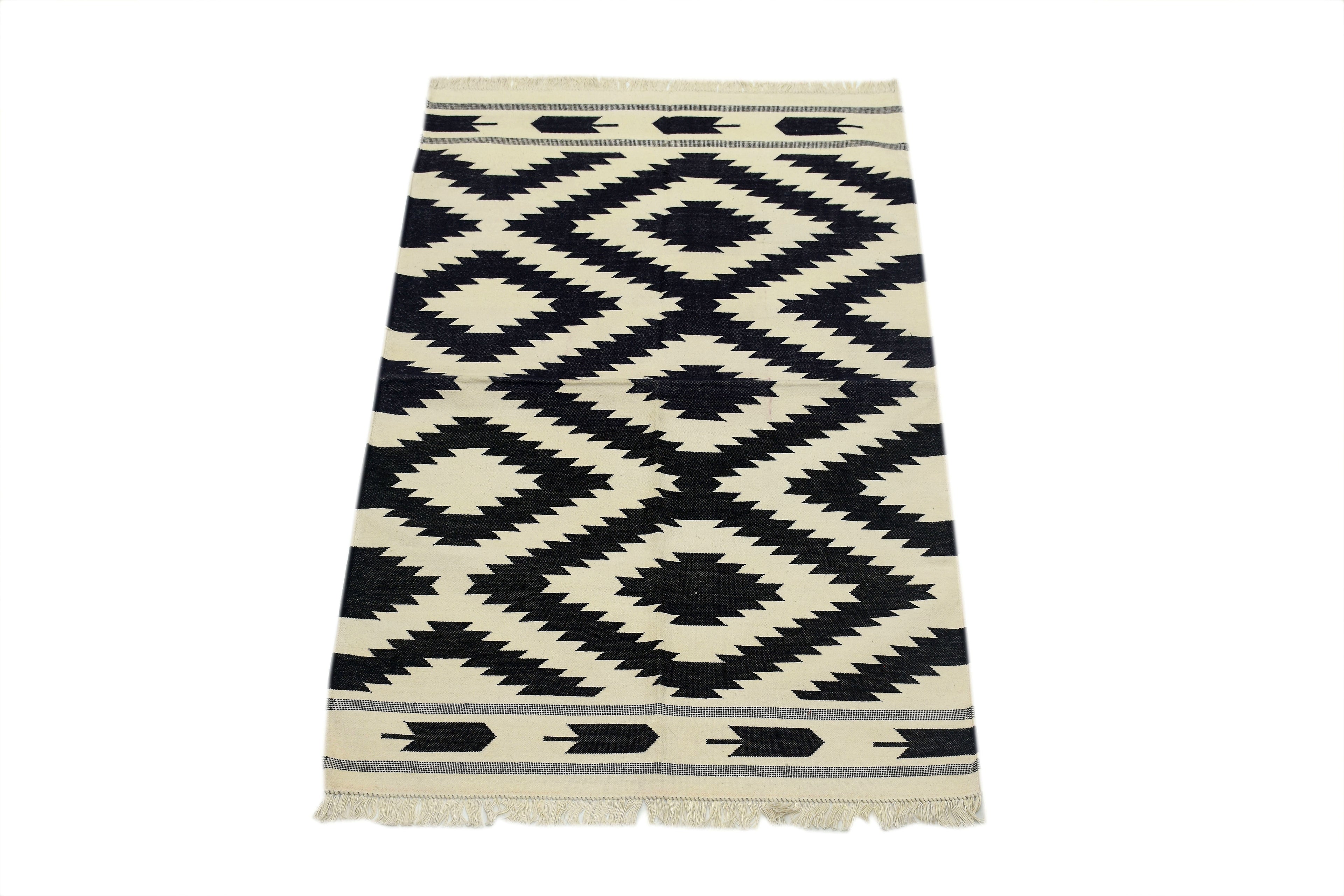 THE ZIGZAG BLACK & WHITE RUG