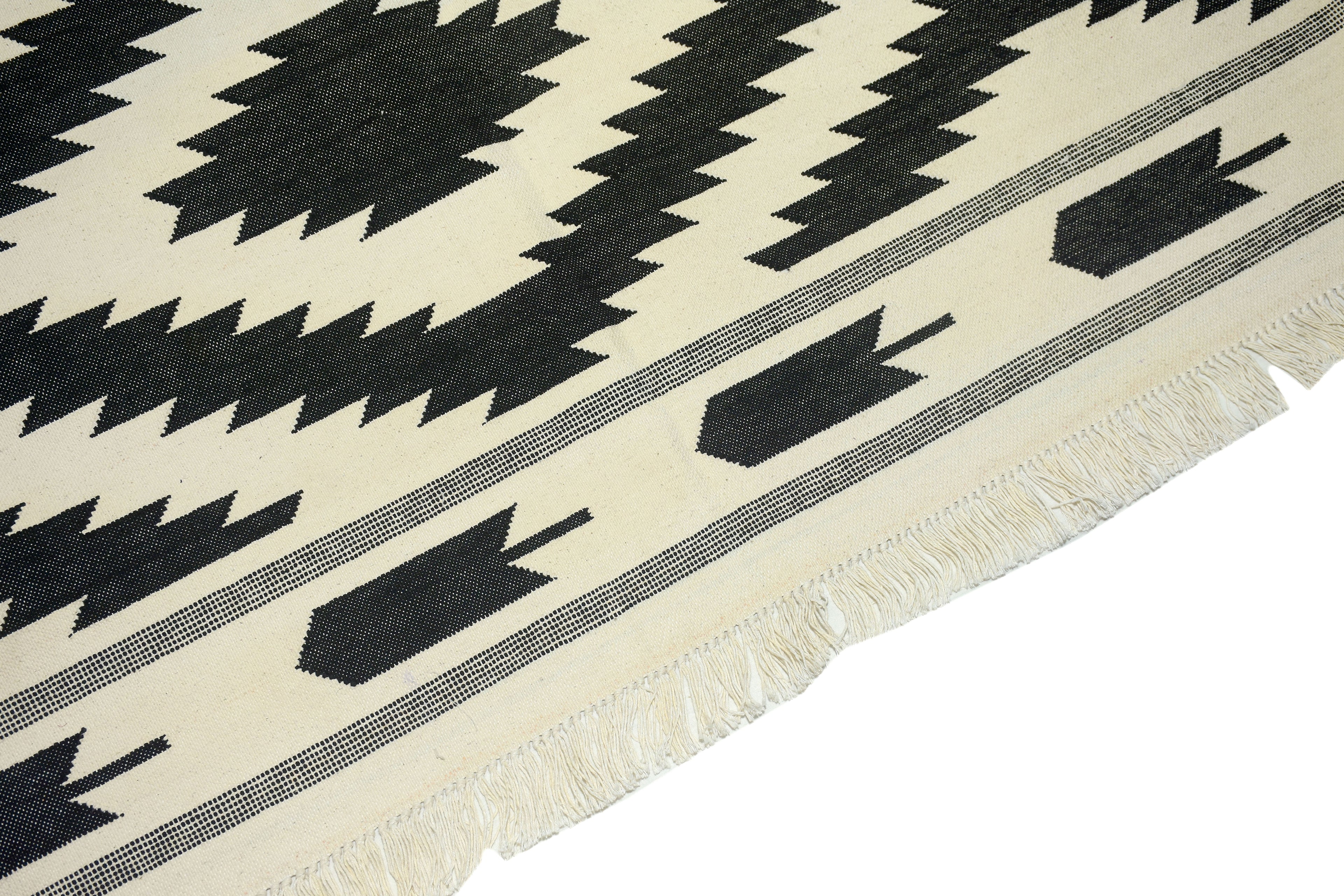 THE ZIGZAG BLACK & WHITE RUG