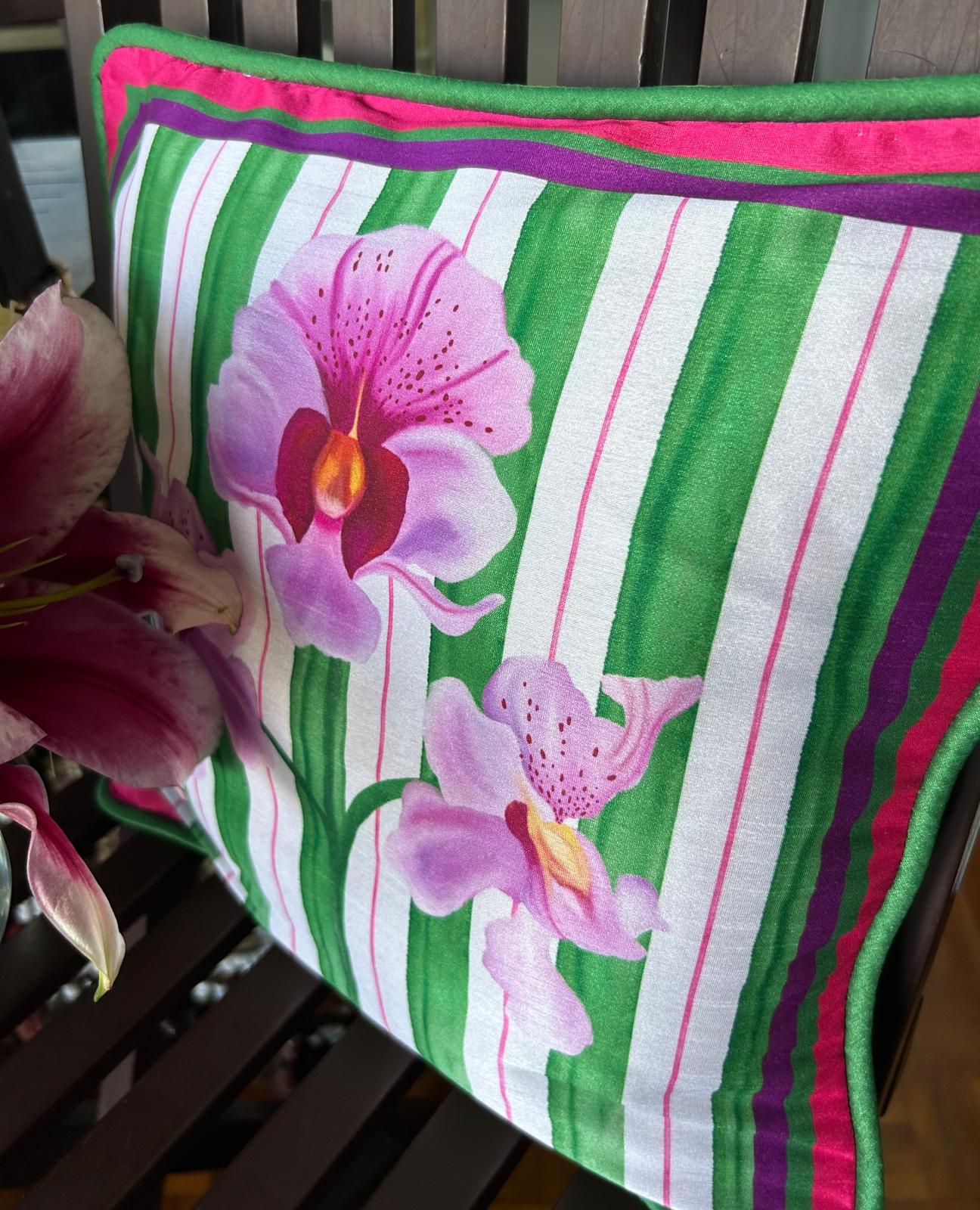 VANDA GREEN CUSHION WITHOUT PIPING